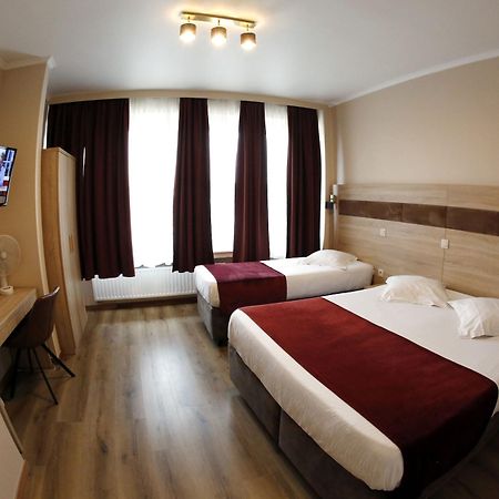 Hotel De France Saint-Gilles Экстерьер фото