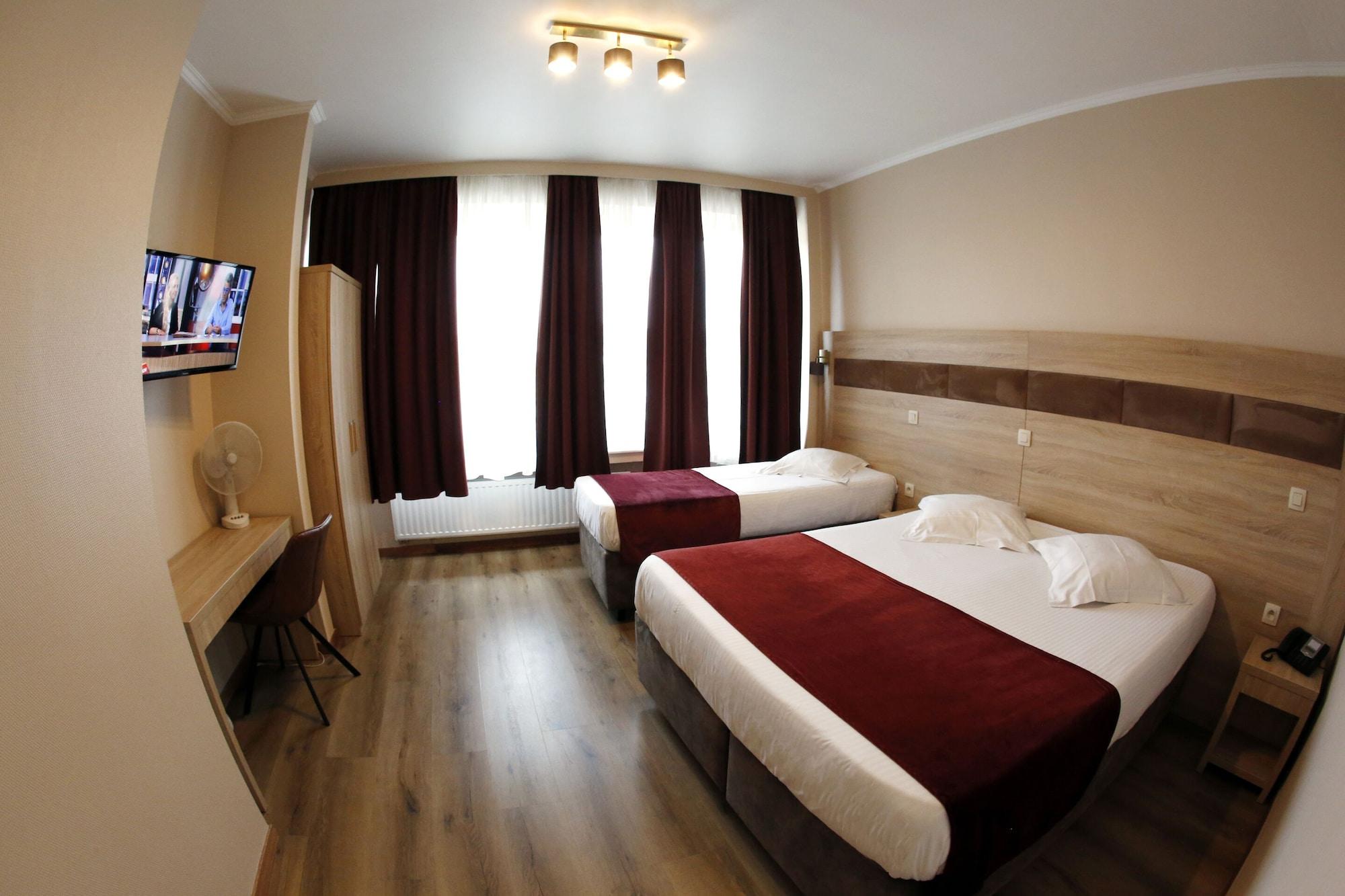 Hotel De France Saint-Gilles Экстерьер фото