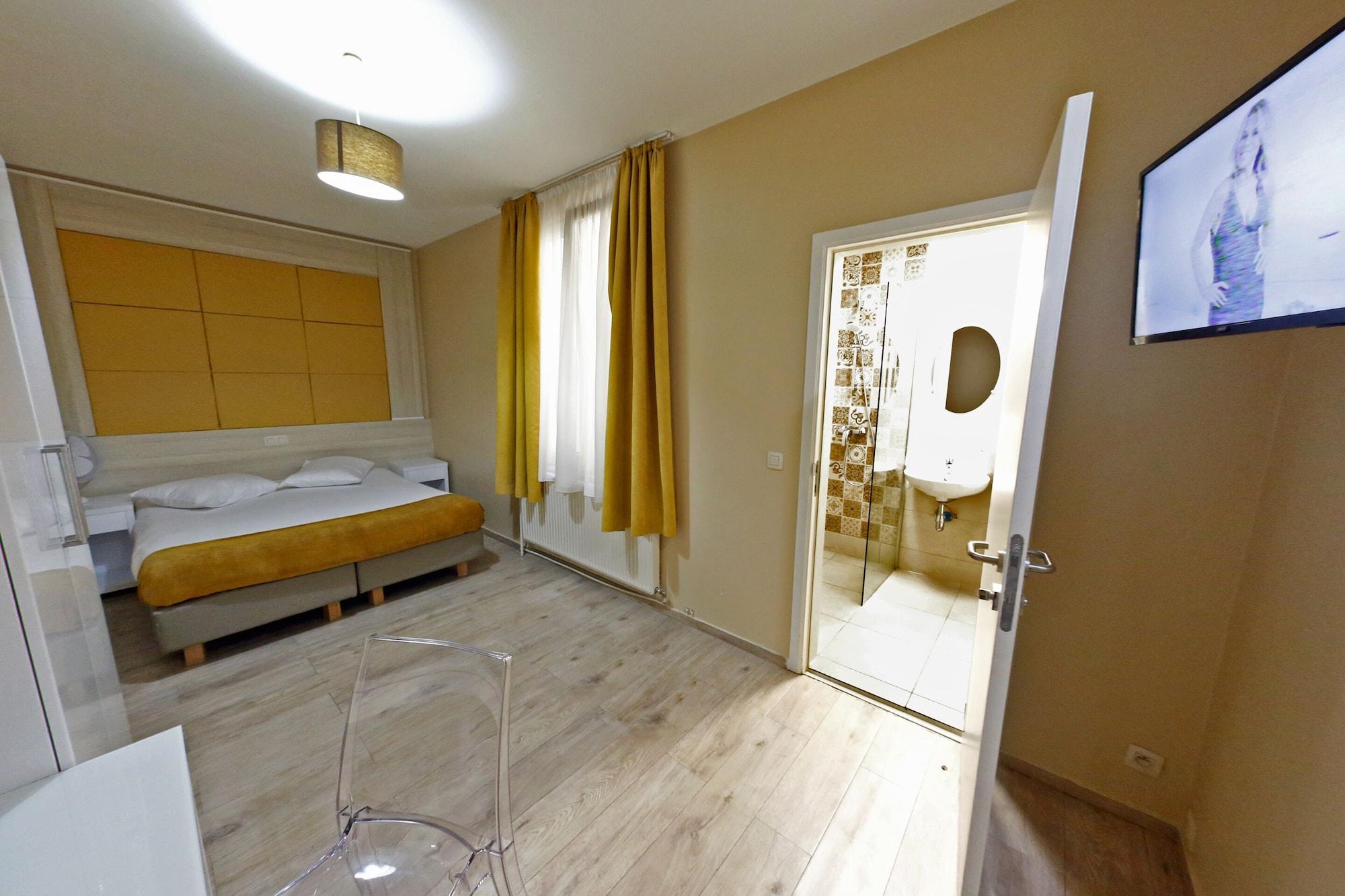 Hotel De France Saint-Gilles Экстерьер фото