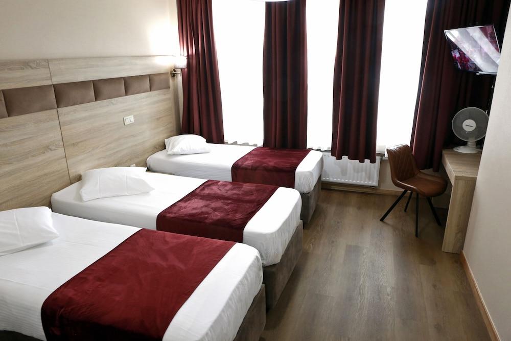 Hotel De France Saint-Gilles Экстерьер фото