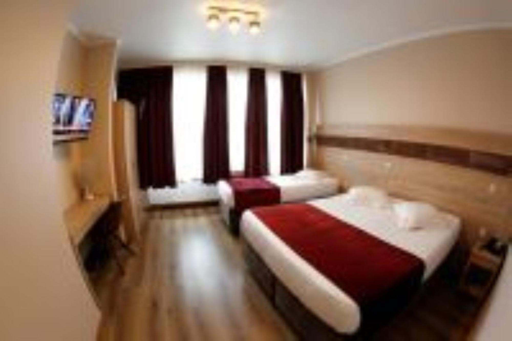 Hotel De France Saint-Gilles Экстерьер фото