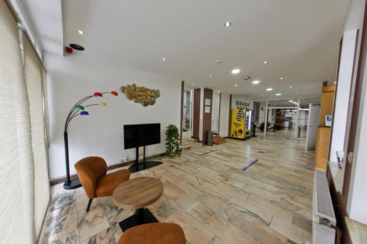 Hotel De France Saint-Gilles Экстерьер фото